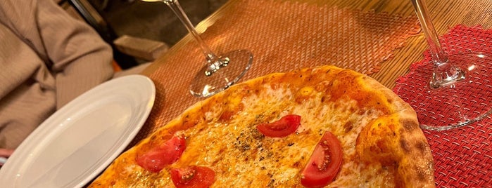 Gazetta Brasserie - Pizzeria is one of Restoran - Dünya Mutfağı- Pizza- Şarap Evi.