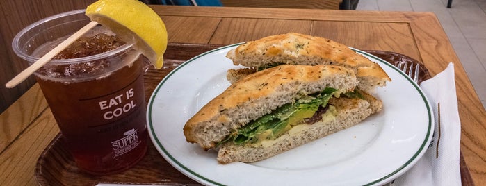 Oliver’s Super Sandwiches is one of Jacky : понравившиеся места.