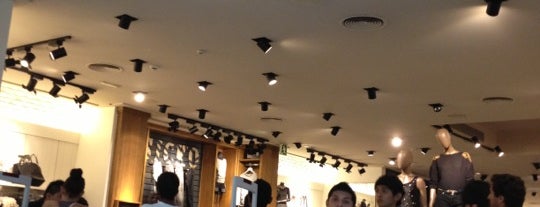 Pull and Bear is one of Sandyさんのお気に入りスポット.