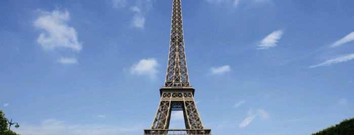 Menara Eiffel is one of World Discovery.