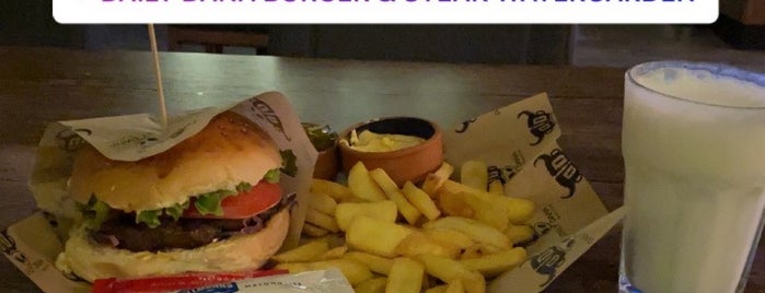 Daily Dana Burger & Steak is one of Posti che sono piaciuti a Uğur.