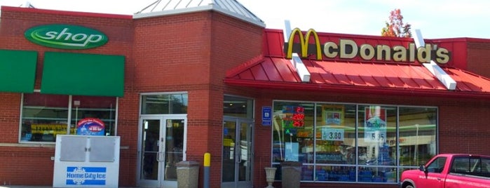 McDonald's is one of Locais curtidos por Chester.