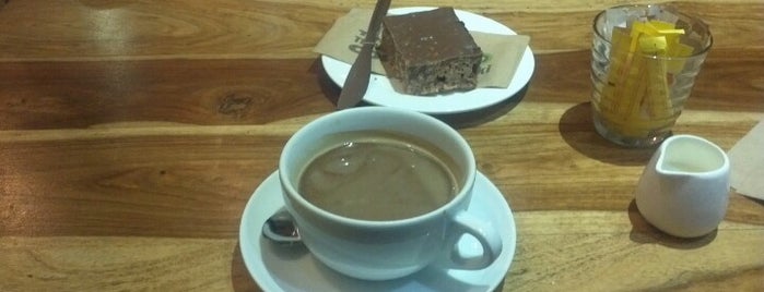 Mugs Café is one of Locais curtidos por Merve.