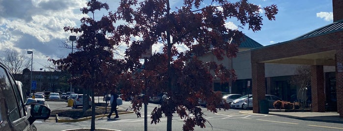 Fresh World is one of Grocery Stores in Herndon area.