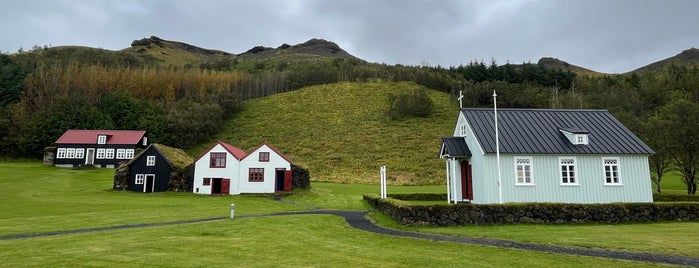 Скоугар is one of Island.