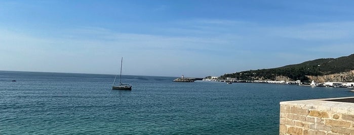 Fortaleza de Sesimbra is one of Praias e Lagos.