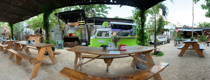 Tulum Food Trucks is one of Posti che sono piaciuti a Stephraaa.