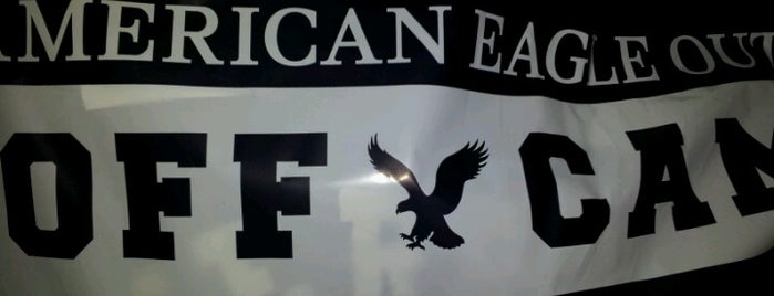 American Eagle Store is one of Orte, die Phillip gefallen.