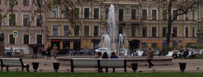 Manezhnaya Square is one of Lugares favoritos de Stanislav.