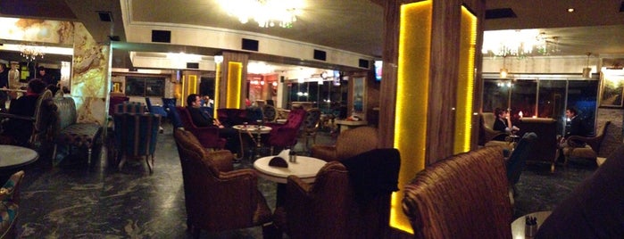 Balkon Cafe & Restaurant is one of Locais curtidos por Engin.