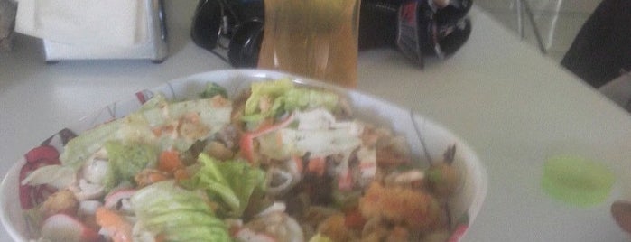 salads&wings is one of Cervezas.