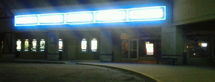 Classic Cinemas Fox Lake Theatre is one of Orte, die ms gefallen.