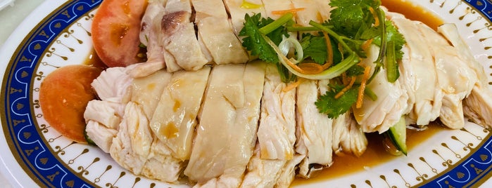 Lucky Chicken Rice is one of lye_soon's Saved Places.