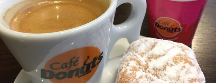 Café Donuts is one of สถานที่ที่ Belisa ถูกใจ.