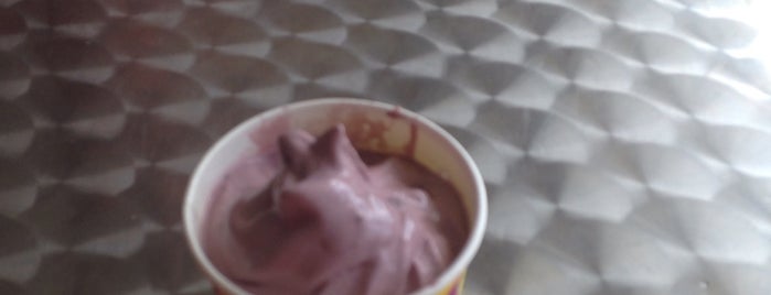 FY & I Frozen Yogurt And Ice Cream is one of Stuart 님이 저장한 장소.
