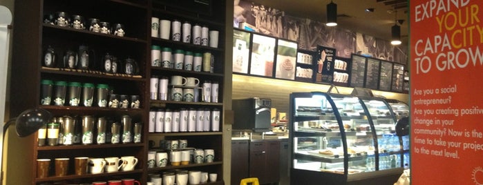 Starbucks is one of Salim 님이 좋아한 장소.