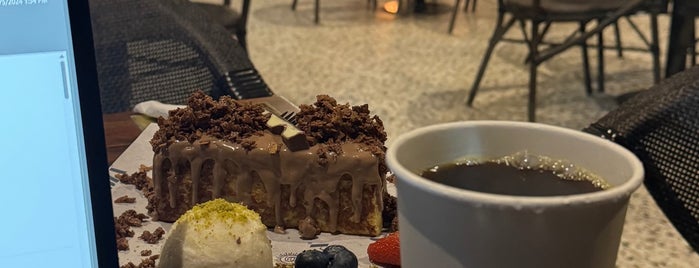 Calma Café is one of الباحة.