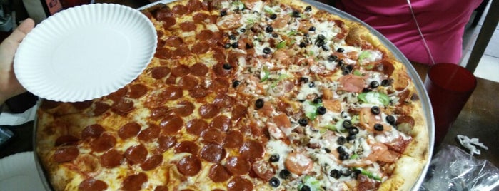 Stefano's Brooklyn Pizza is one of Locais curtidos por Laura.