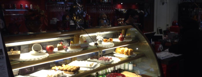 Troika Cafe is one of Lugares favoritos de Leo.