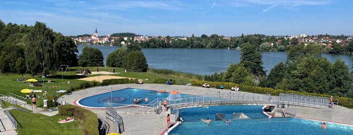 Plavecký bazén a venkovní aquapark is one of Aquaparky a bazény v ČR.