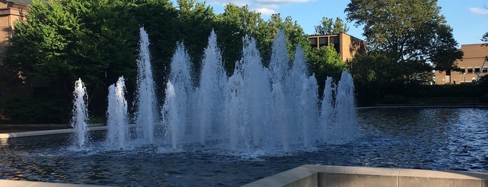 North Campus Fountain is one of Orte, die A gefallen.