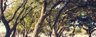 Bayland Park is one of Lugares favoritos de Annie.