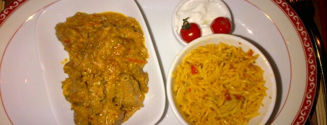 Tandoori Indian Restaurant Limak is one of สถานที่ที่บันทึกไว้ของ Nora.