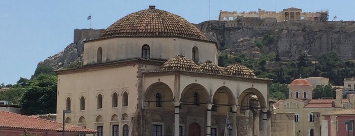 Piazza Monastiraki is one of Posti che sono piaciuti a Egemen.