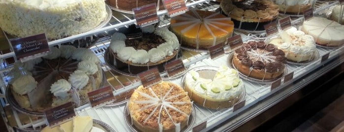 The Cheesecake Factory is one of Wendy : понравившиеся места.