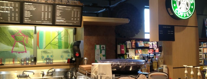 Starbucks is one of Tempat yang Disukai Aaron.