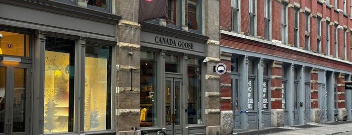 Canada Goose is one of New York kaupat.