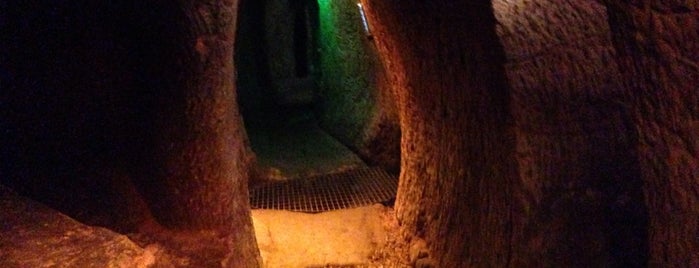 Gilmerton Cove is one of Schottland.