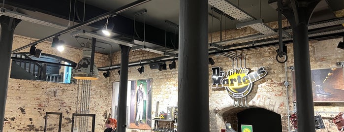 Dr. Martens Boot Room is one of สถานที่ที่ Wendy ถูกใจ.