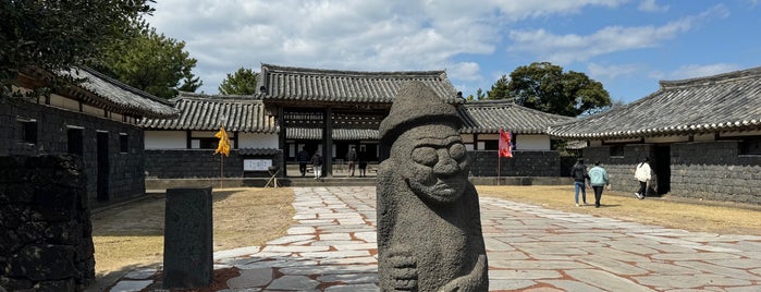 Jeju Folk Village Museum is one of 박물관, 미술관.