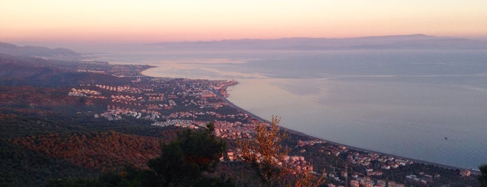 Zeus Altarı is one of Bengü Deliktaş'ın Beğendiği Mekanlar.