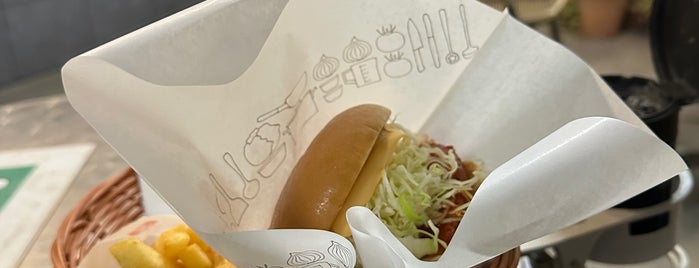 MOS Burger is one of カフェのレビューと喫煙情報.