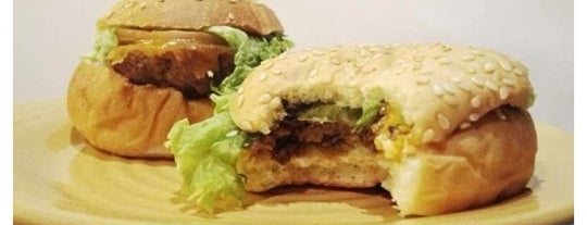 Apartment Burger is one of Ahmed 님이 저장한 장소.