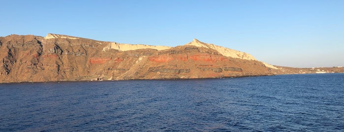 Pori is one of Santorini.