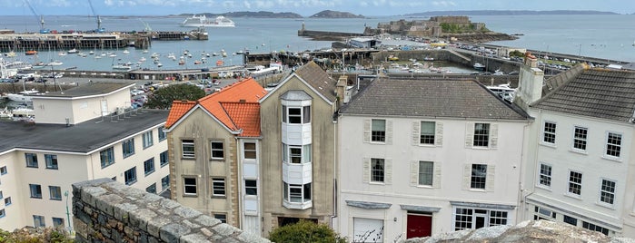 Saint Peter Port is one of Guernsey.