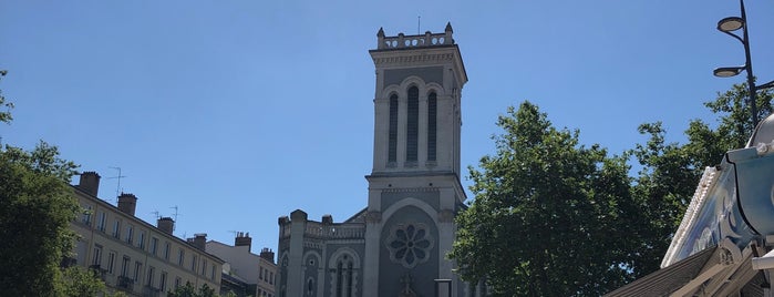 Les Poteaux Carres is one of Loire Saint Etienne.