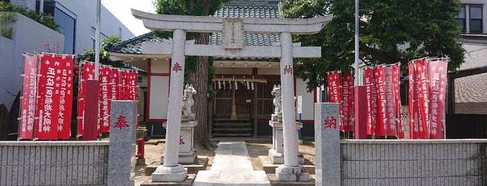 一色稲荷 (陣屋稲荷) is one of 神社.