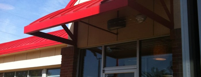 Chick-fil-A is one of Lugares favoritos de Kevin.
