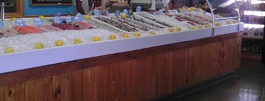 Dockside N' Duck Seafood Market is one of Outer Banks.