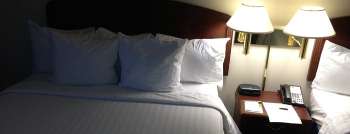 Courtyard by Marriott Toledo Maumee/Arrowhead is one of Danさんのお気に入りスポット.