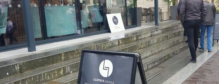 Lloyds Cafe Bistro is one of Lamaさんのお気に入りスポット.