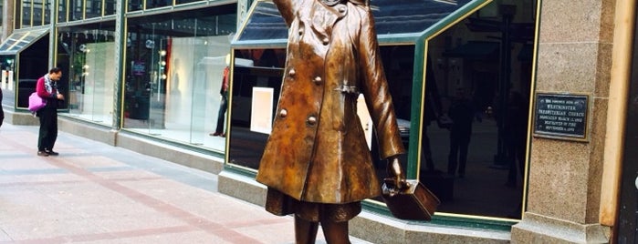 Mary Tyler Moore Statue is one of Angela’s Liked Places.