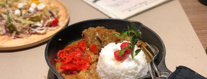 野菜を食べるカレー is one of Bangkok Favourites.