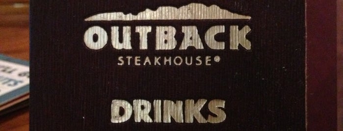 Outback Steakhouse is one of Tempat yang Disukai Tracey.