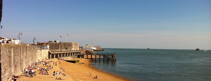 Southsea Beach is one of Carlさんのお気に入りスポット.