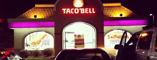 Taco Bell is one of Tempat yang Disukai oneblowdrybar.